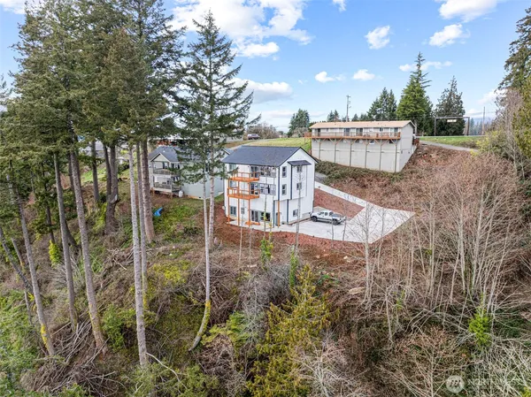 $699,900 | 572 Columbia Street, Cathlamet, WA 98612