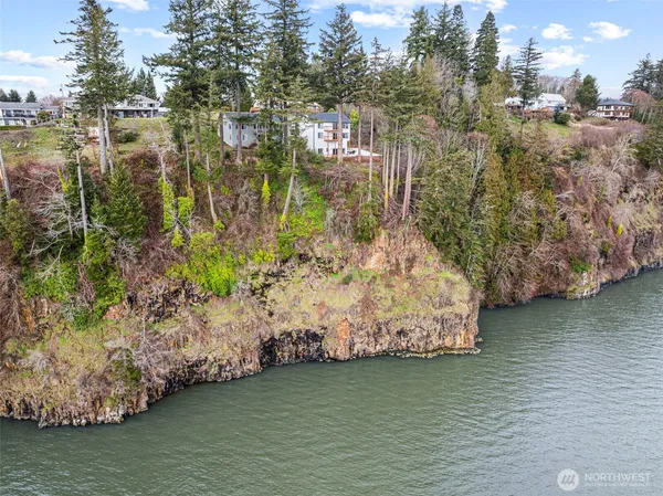 $699,900 | 572 Columbia Street, Cathlamet, WA 98612