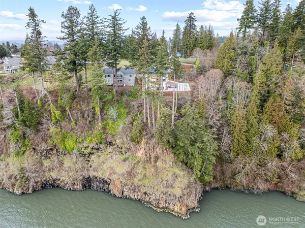 $699,900 | 572 Columbia Street, Cathlamet, WA 98612