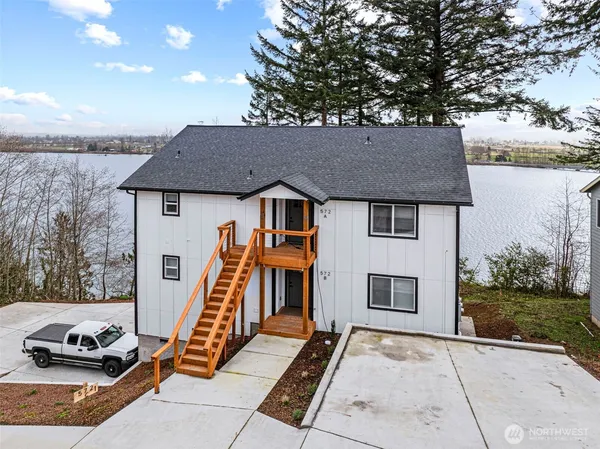 $699,900 | 572 Columbia Street, Cathlamet, WA 98612