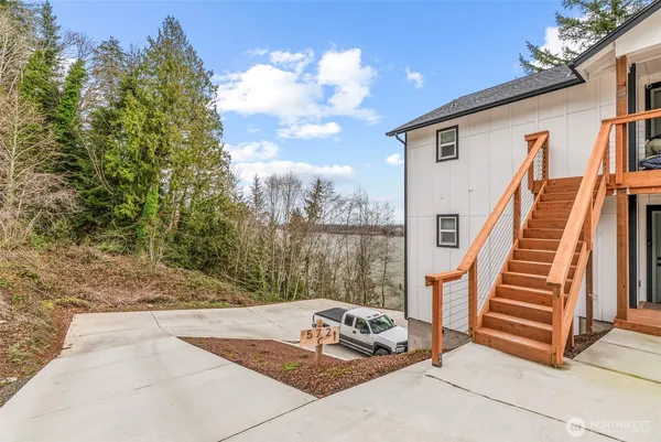 $699,900 | 572 Columbia Street, Cathlamet, WA 98612