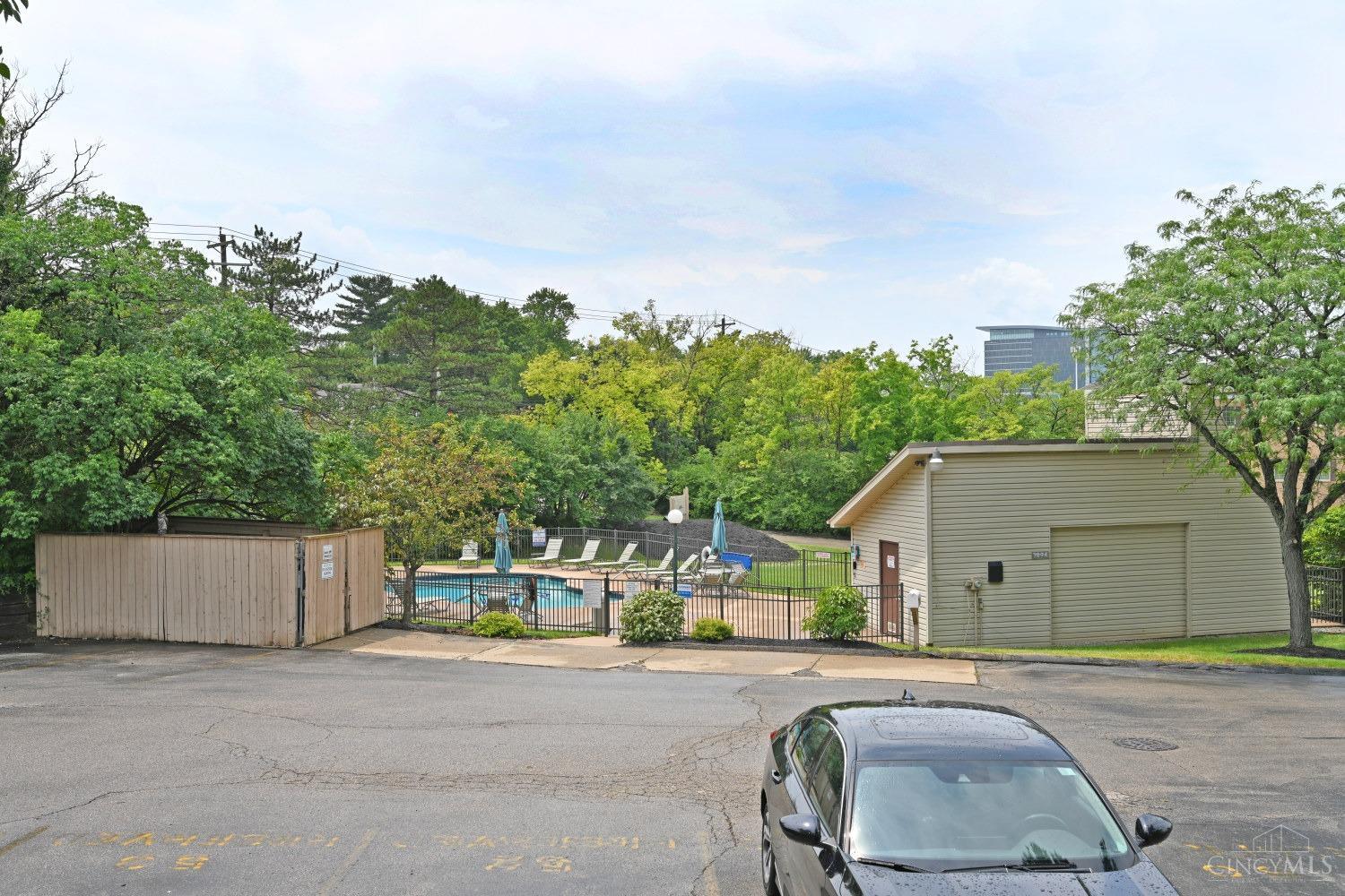 7284 East Galbraith Road Cincinnati, OH 45243 - Photo 7 of 58