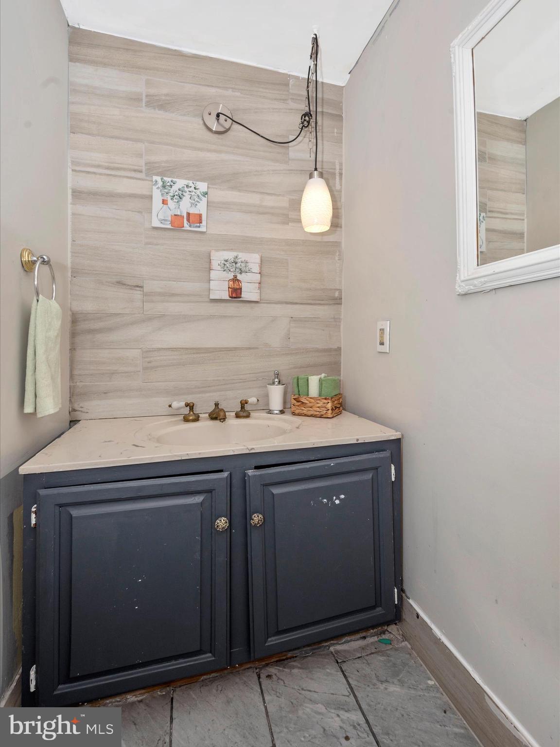 209 Hope Circle Frederick, MD 21701 - Photo 15 of 35 Powder room