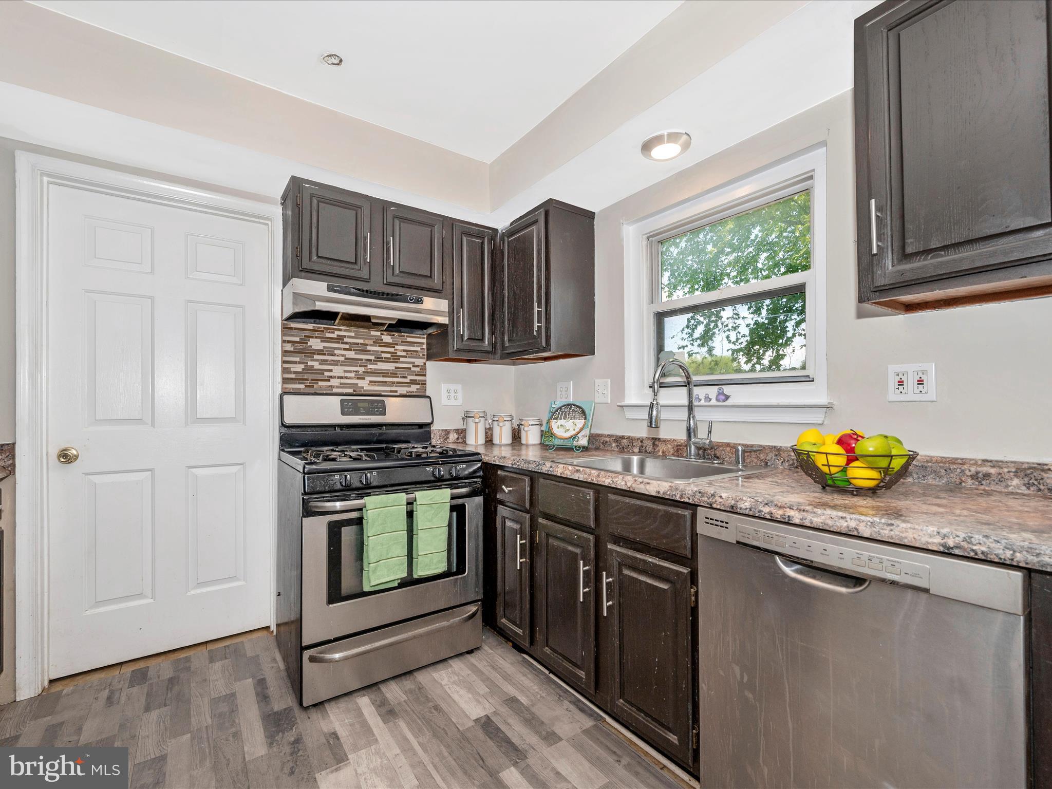 209 Hope Circle Frederick, MD 21701 - Photo 25 of 35 Kitchen with new vinyl