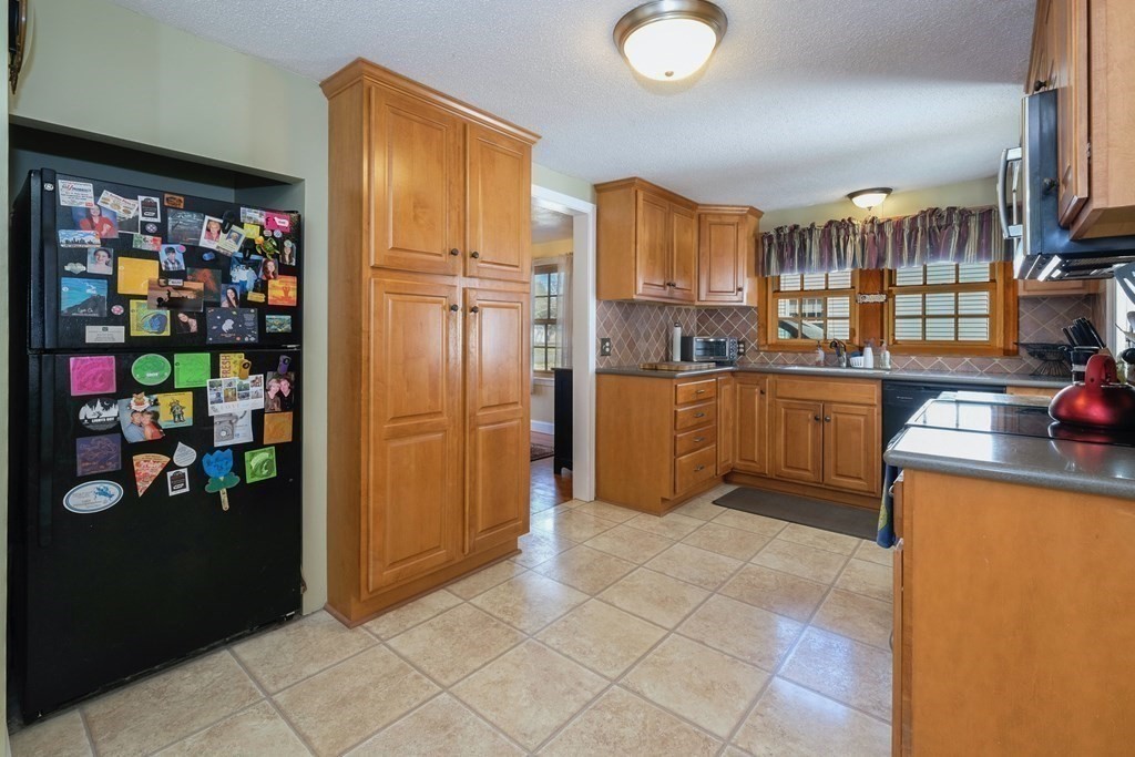 119 Bridle Path Road Springfield, MA 01118 - Photo 6 of 33 Gallery Image 6