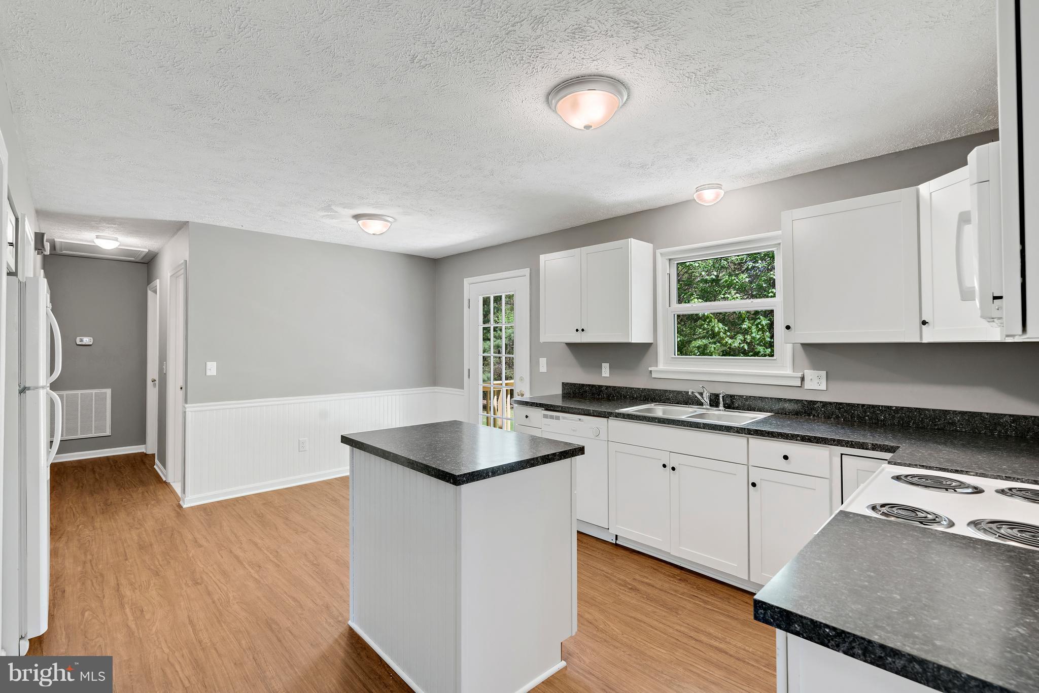14445 Norman Road Culpeper, VA 22701 - Photo 3 of 27 Kitchen