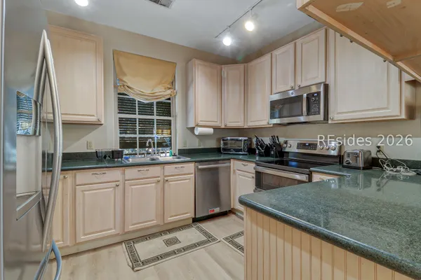 $2,300,000 | 2 Canvasback Road, Hilton Head Island, SC 29928