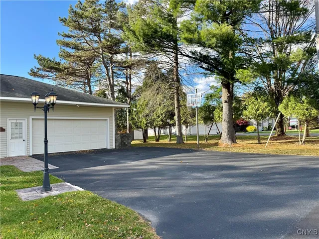 $414,900 | 7 Upper Woods Circle, New Hartford, NY 13413