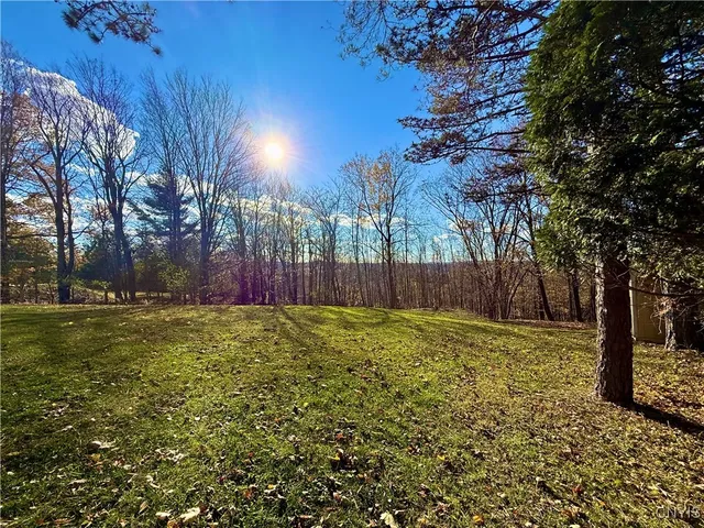 $414,900 | 7 Upper Woods Circle, New Hartford, NY 13413