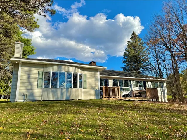 $414,900 | 7 Upper Woods Circle, New Hartford, NY 13413