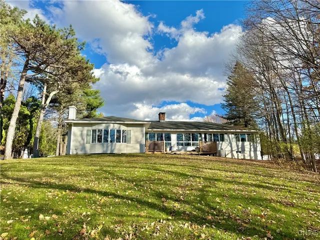 $414,900 | 7 Upper Woods Circle, New Hartford, NY 13413