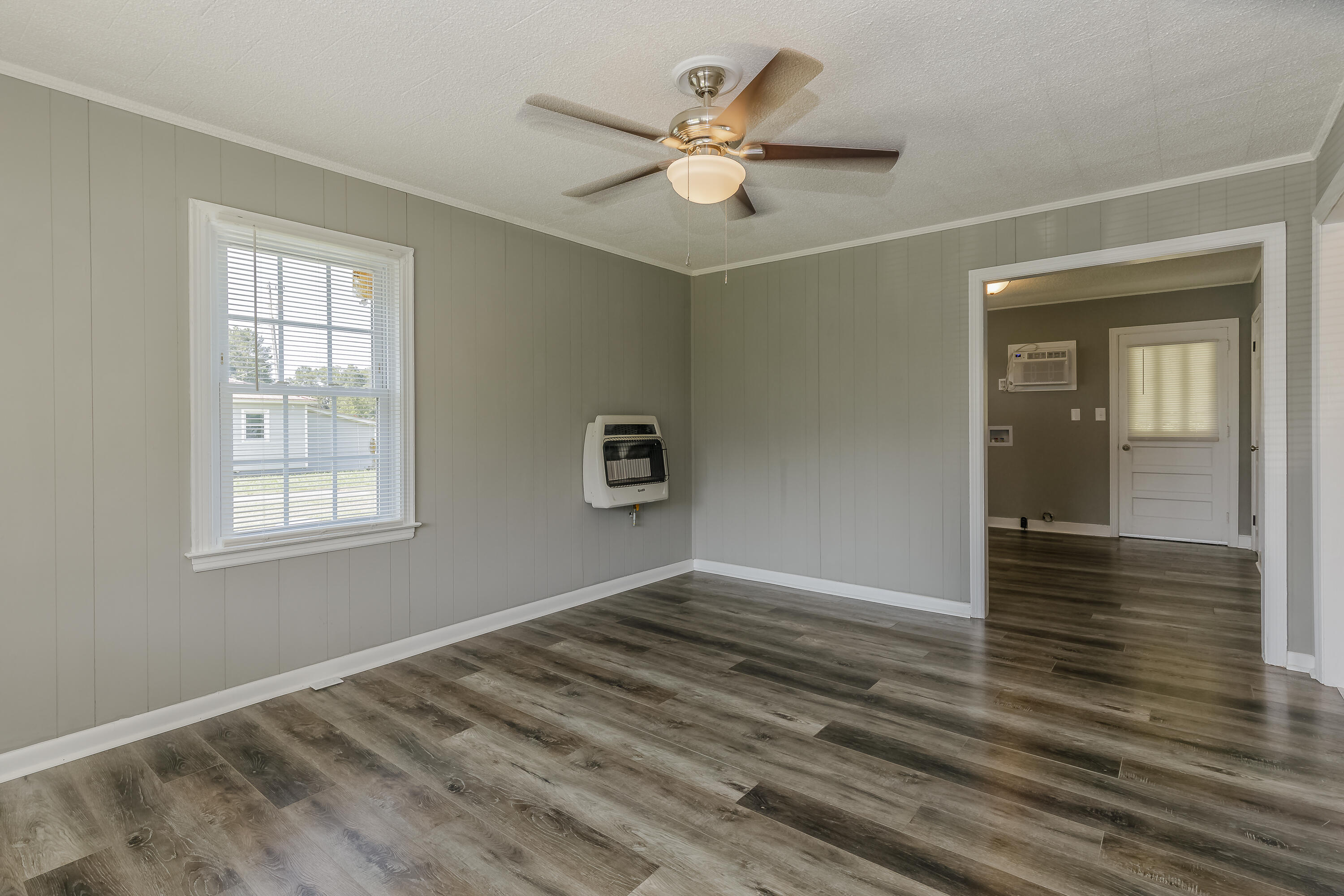 125 Reese Road LaFayette, GA 30728 - Photo 2 of 31 Living Room