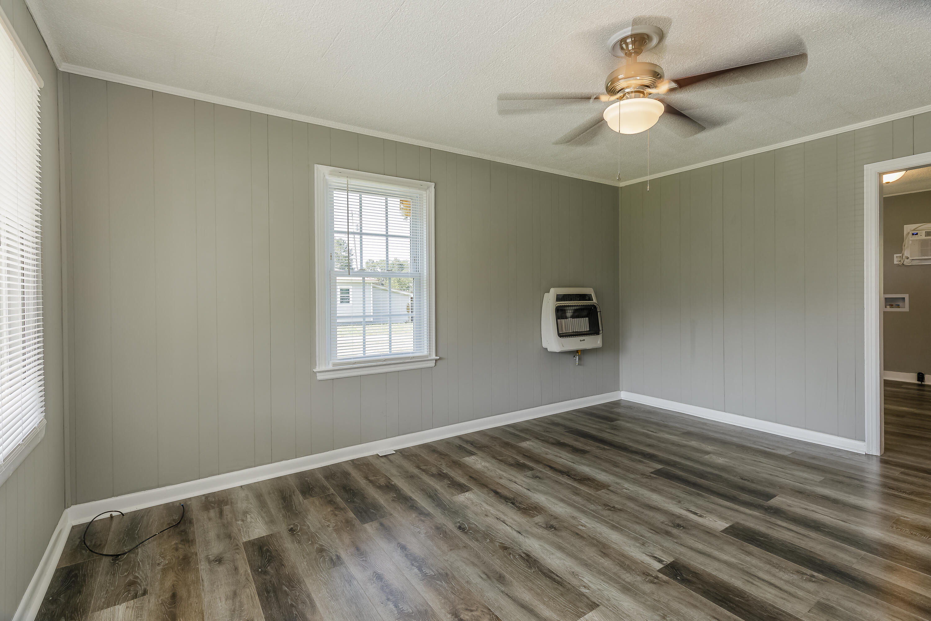 125 Reese Road LaFayette, GA 30728 - Photo 3 of 31 Living Room