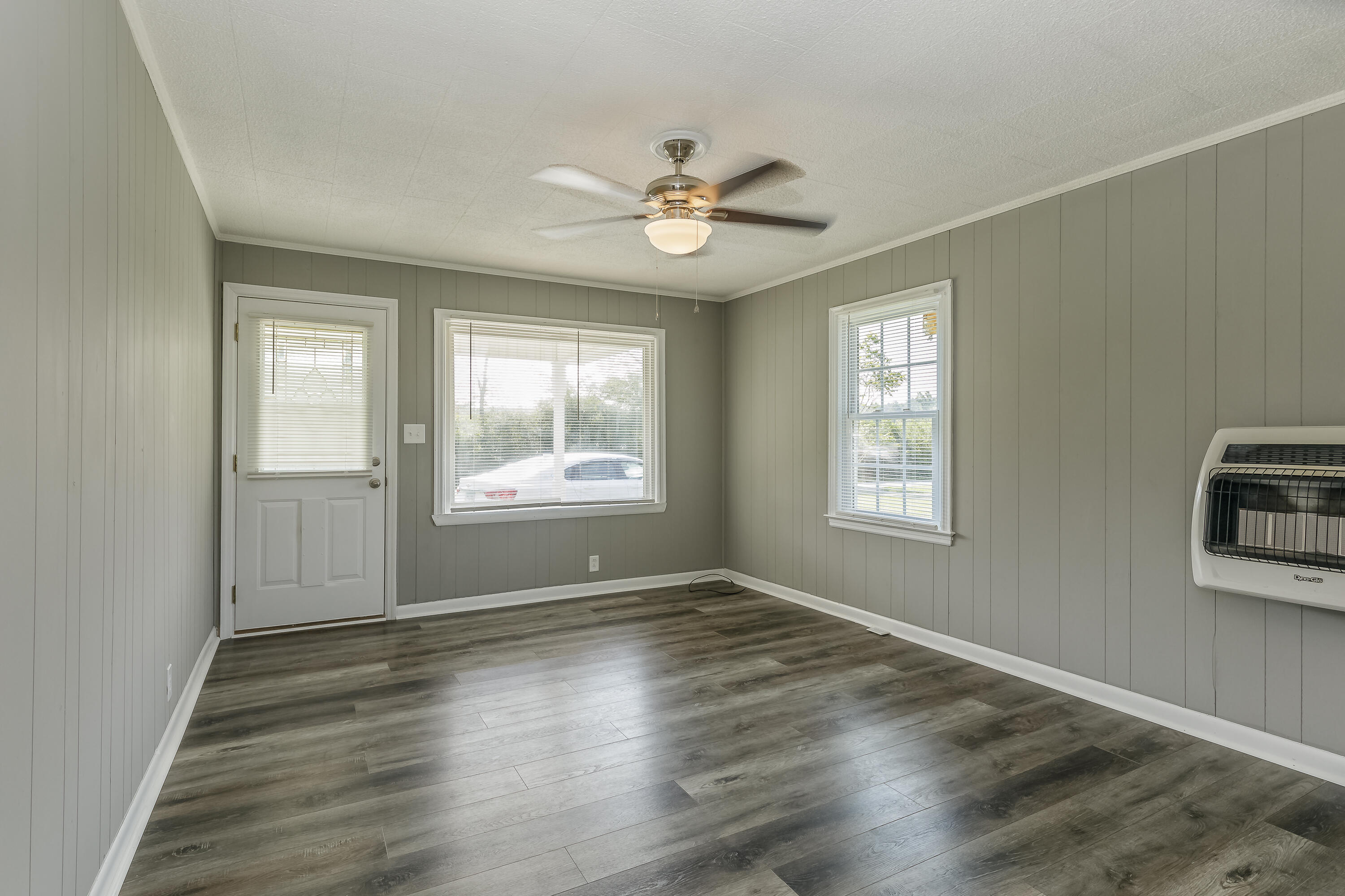 125 Reese Road LaFayette, GA 30728 - Photo 6 of 31 Living Room