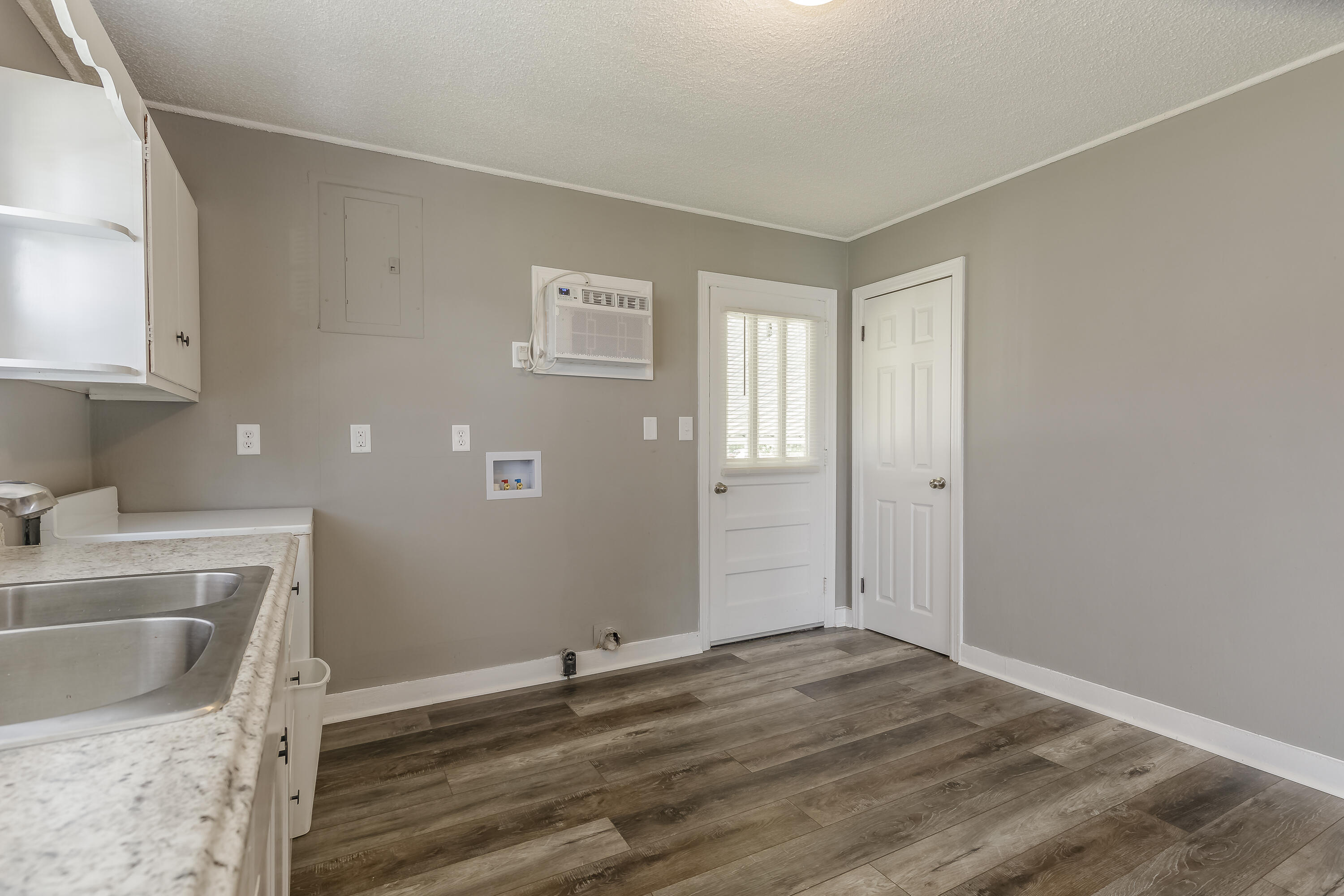 125 Reese Road LaFayette, GA 30728 - Photo 8 of 31 Living Room