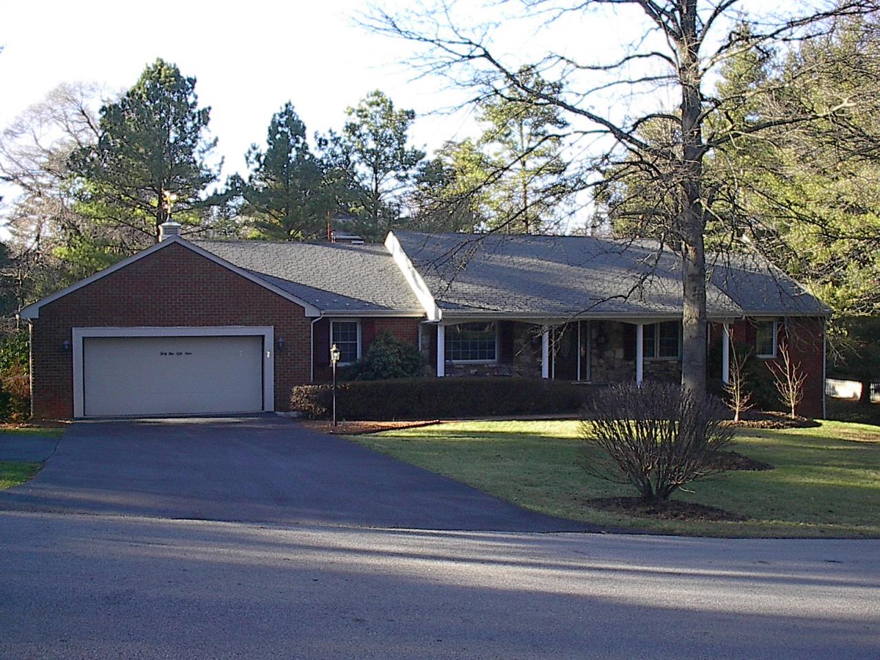 3559 Brymoor Road Southwest Roanoke, VA 24018 - Photo 1 of 7 Front of Home