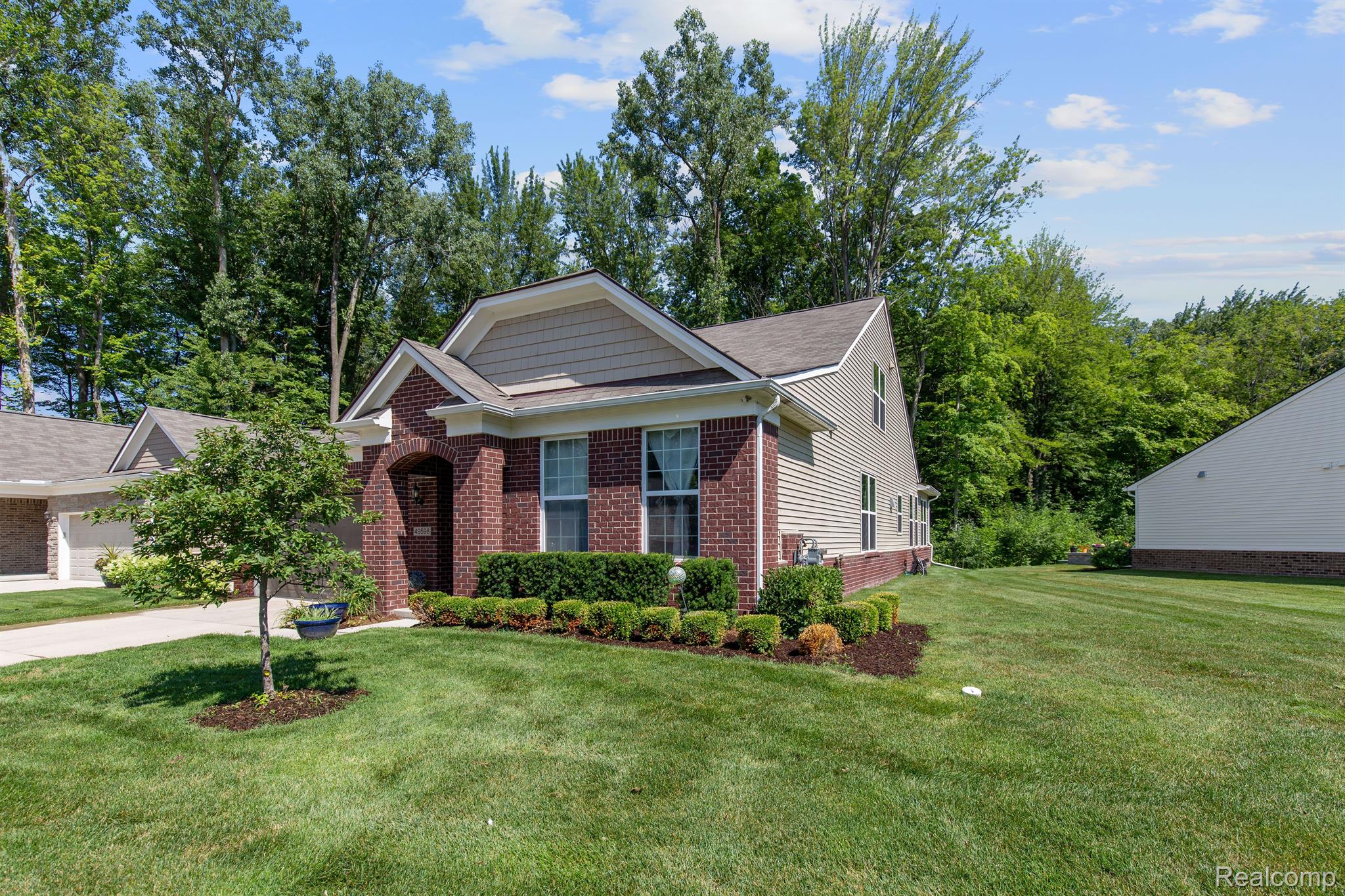 49598 Mapleton Road Canton, MI 48188 - Photo 3 of 34