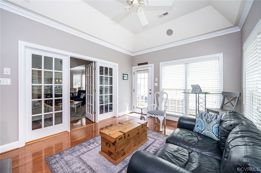 5080 Park Commons Loop Glen Allen, VA 23059 - Photo 18 of 41 a living room with furniture and a window