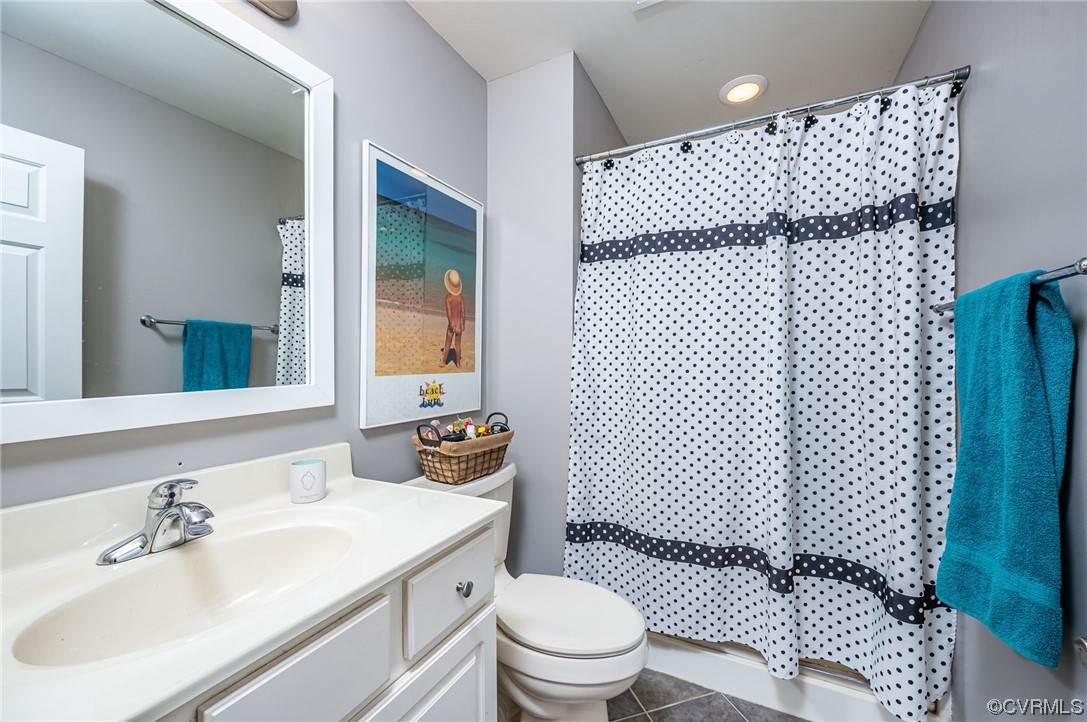5080 Park Commons Loop Glen Allen, VA 23059 - Photo 37 of 41 a bathroom with a sink toilet and shower