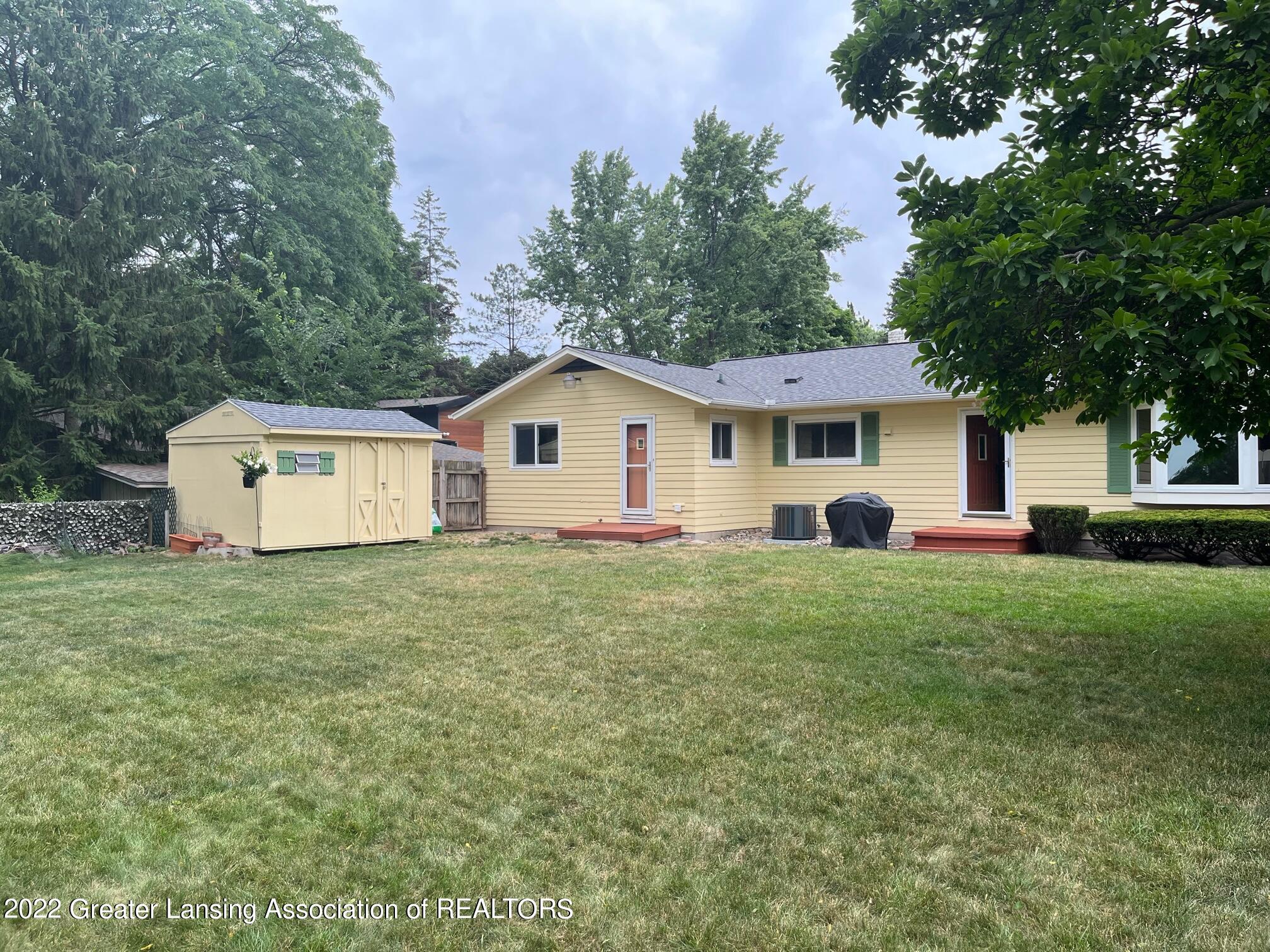 1342 Marble Road East Lansing, MI 48823 - Photo 2 of 27 4
