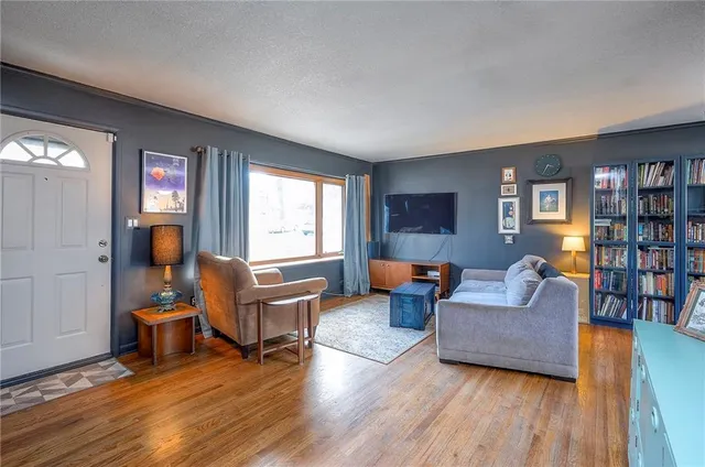 $279,000 | 508 East 109th Terrace, Kansas City, MO 64131