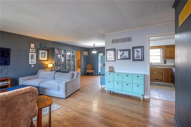 $279,000 | 508 East 109th Terrace, Kansas City, MO 64131