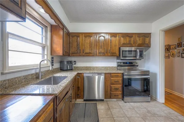 $279,000 | 508 East 109th Terrace, Kansas City, MO 64131