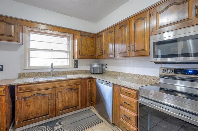 $279,000 | 508 East 109th Terrace, Kansas City, MO 64131