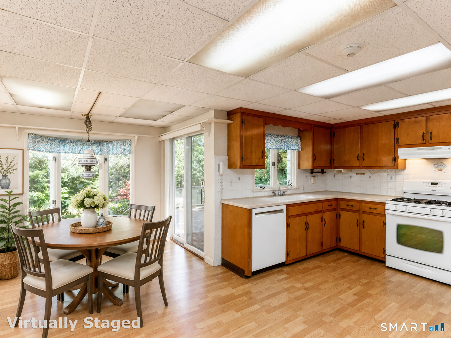 208 Twin Lakes Road North Branford, CT 06471 - Photo 7 of 39 First Floor Apartment Eat-In Kitchen
