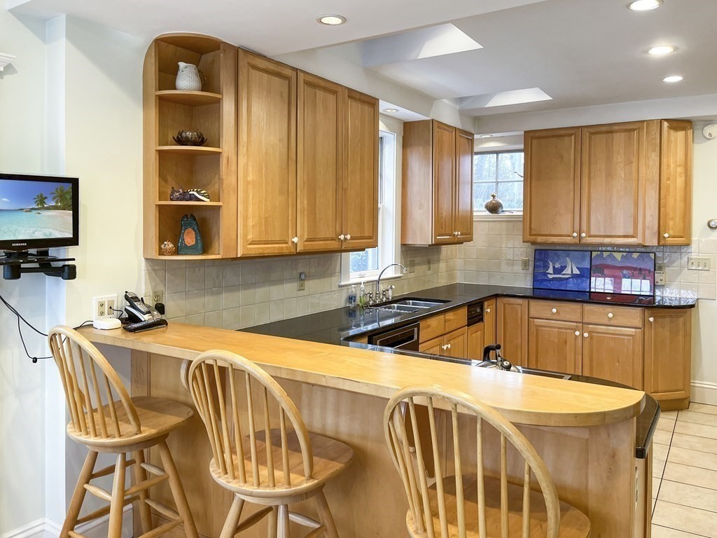 6 Oakmount Circle Lexington, MA 02420 - Photo 11 of 23