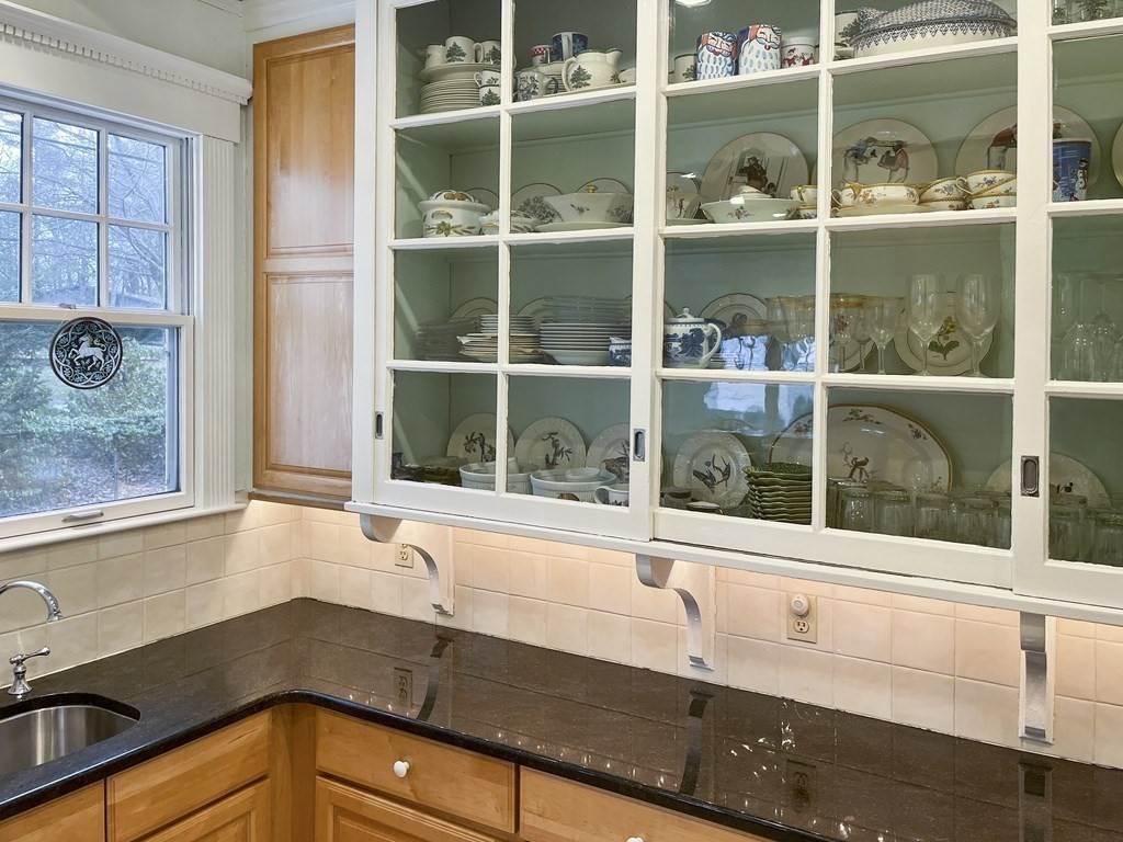 6 Oakmount Circle Lexington, MA 02420 - Photo 13 of 23