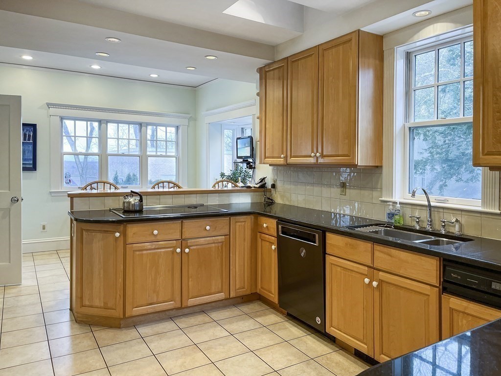 6 Oakmount Circle Lexington, MA 02420 - Photo 10 of 23