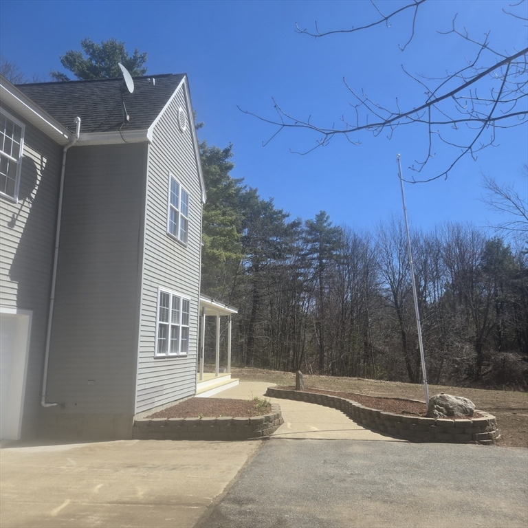 1113 West Road Ashby, MA 01431 - Photo 3 of 10