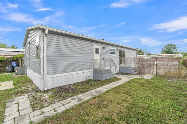 $2,300 | 22937 Seaspray Place, Boca Raton, FL 33428