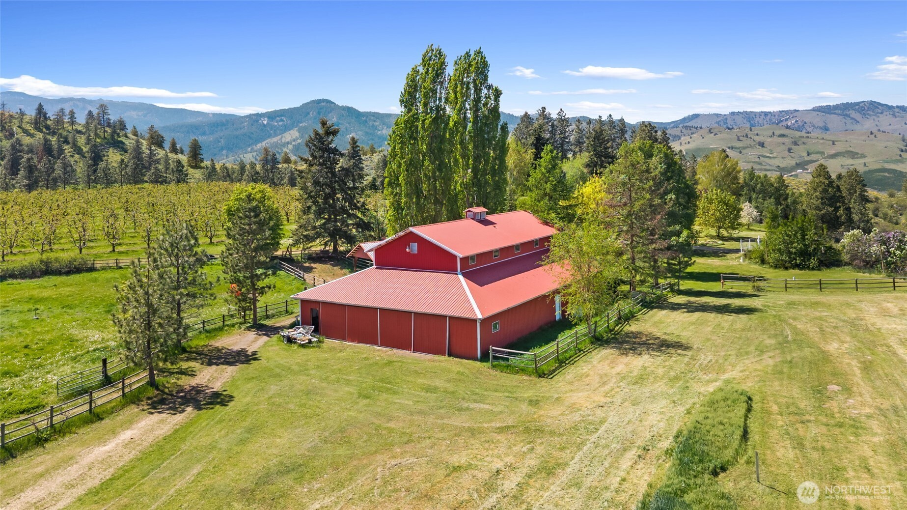712 Moonlit Lane Wenatchee, WA 98801 - Photo 20 of 29 a view of a yard with an outdoor seating