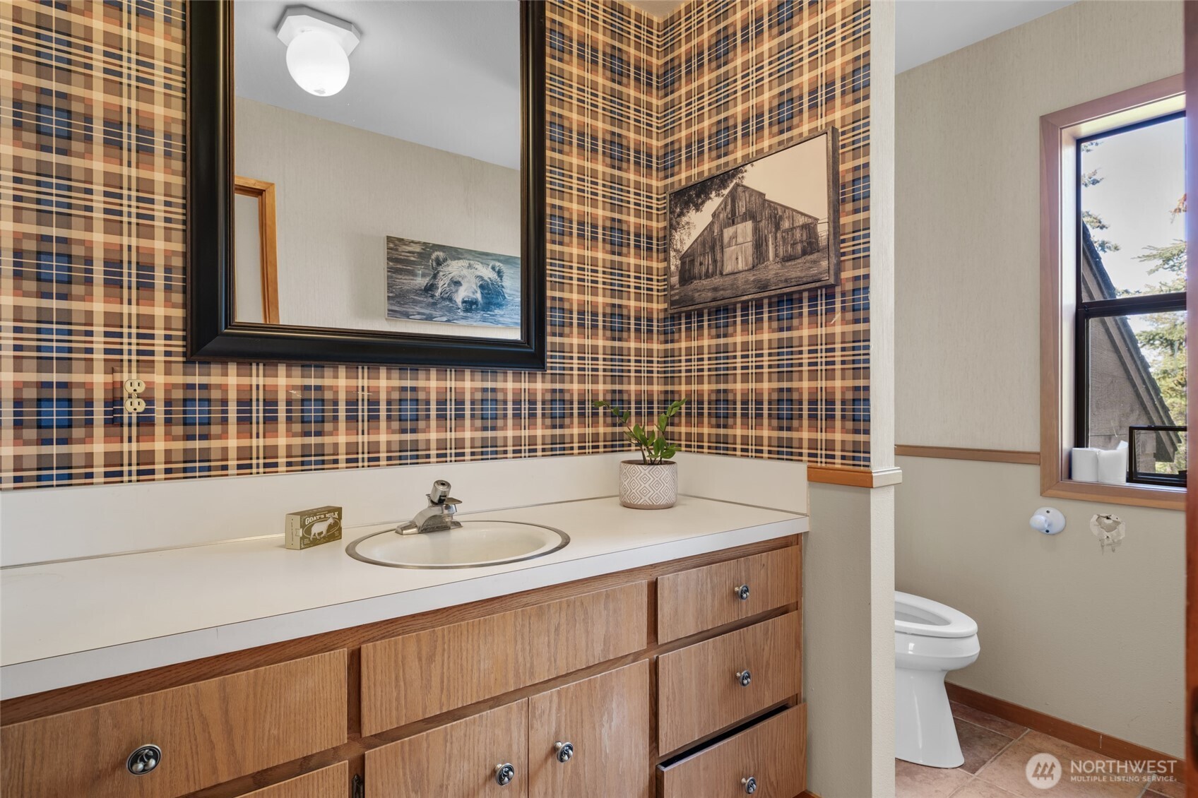 712 Moonlit Lane Wenatchee, WA 98801 - Photo 8 of 29 a bathroom with a sink toilet and shower