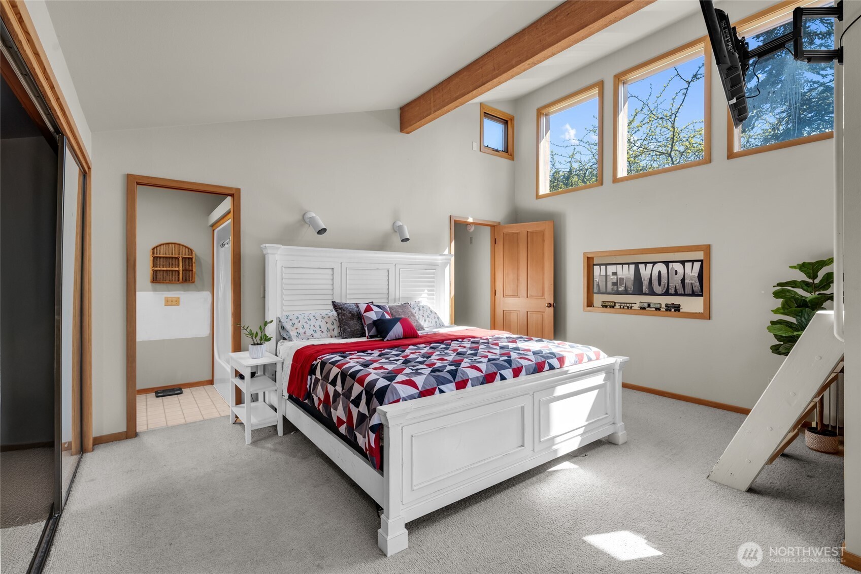 712 Moonlit Lane Wenatchee, WA 98801 - Photo 9 of 29 a bedroom with a bed and a couch