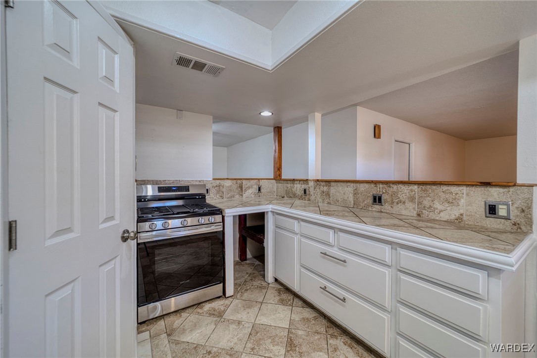 825 Ridgecrest Court Kingman, AZ 86409 - Photo 14 of 47 Kitchen