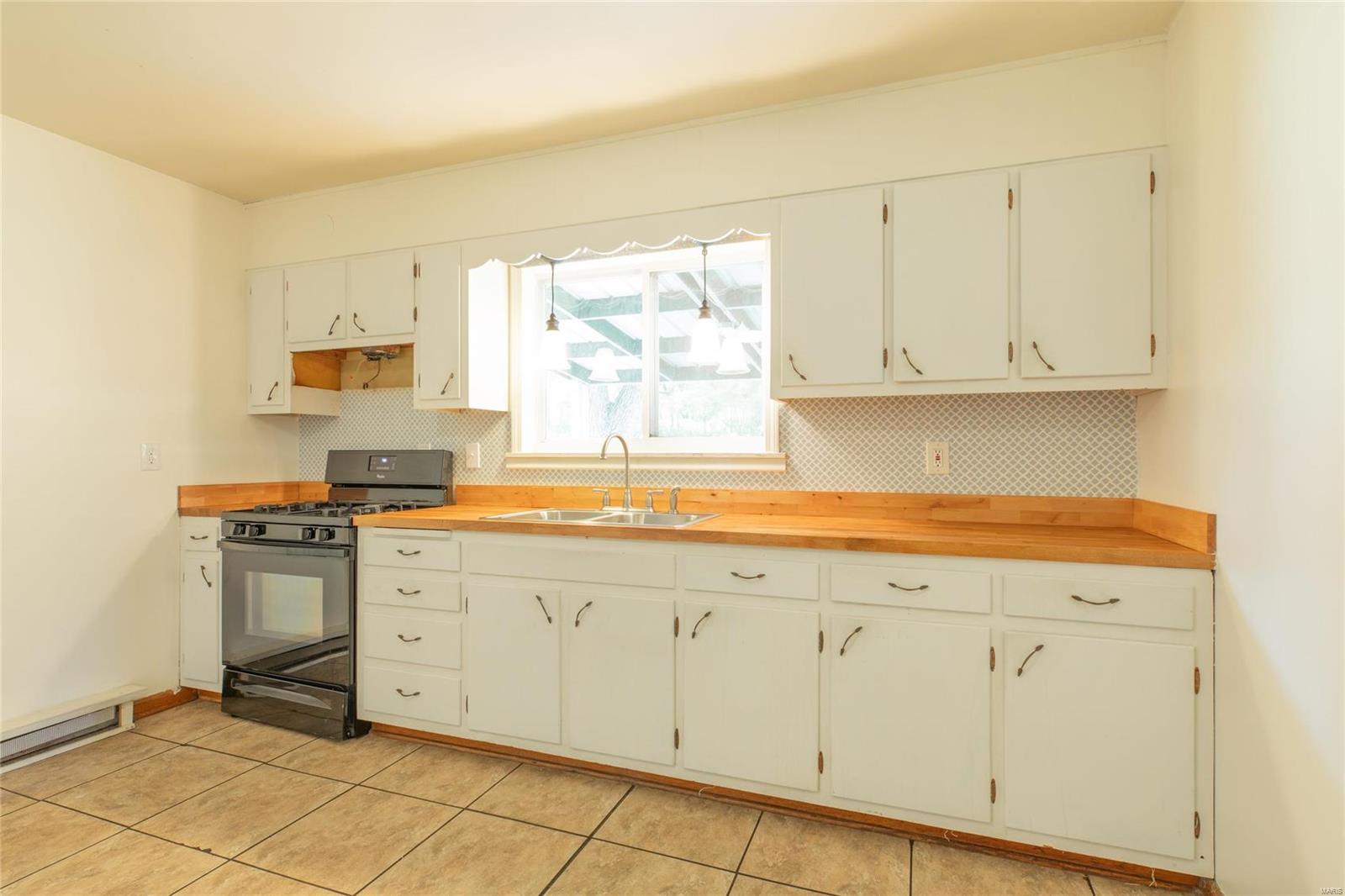 1716 Old Bus Line Road Hillsboro, IL 62049 - Photo 13 of 27 Gallery Image 13