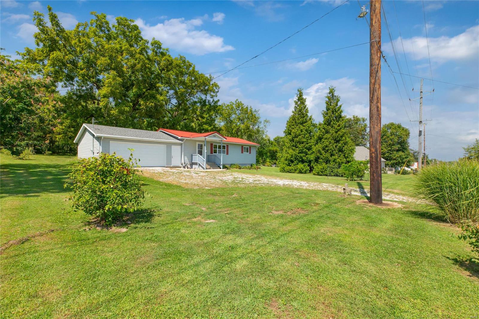 1716 Old Bus Line Road Hillsboro, IL 62049 - Photo 2 of 27 Gallery Image 2