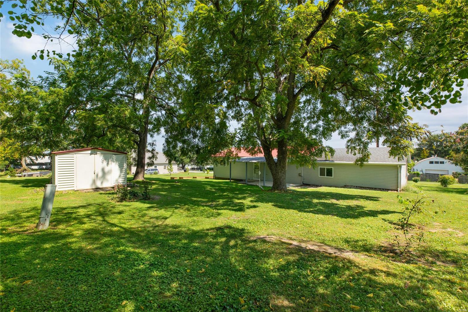 1716 Old Bus Line Road Hillsboro, IL 62049 - Photo 4 of 27 Gallery Image 4