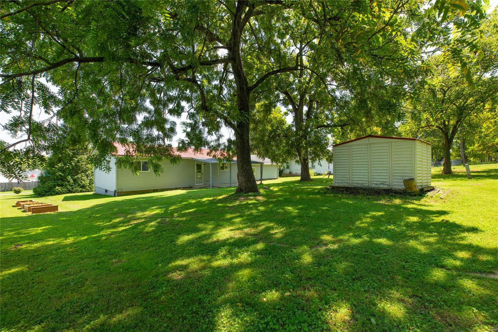 1716 Old Bus Line Road Hillsboro, IL 62049 - Photo 5 of 27 Gallery Image 5