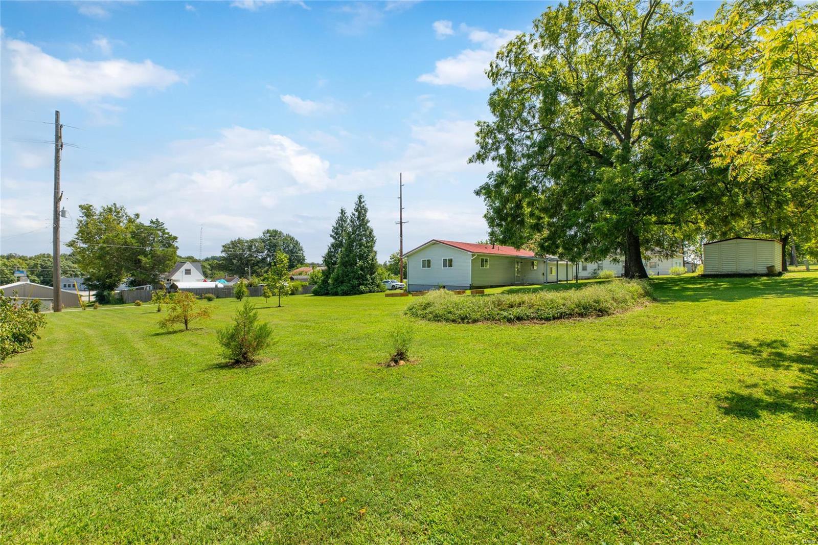 1716 Old Bus Line Road Hillsboro, IL 62049 - Photo 6 of 27 Gallery Image 6