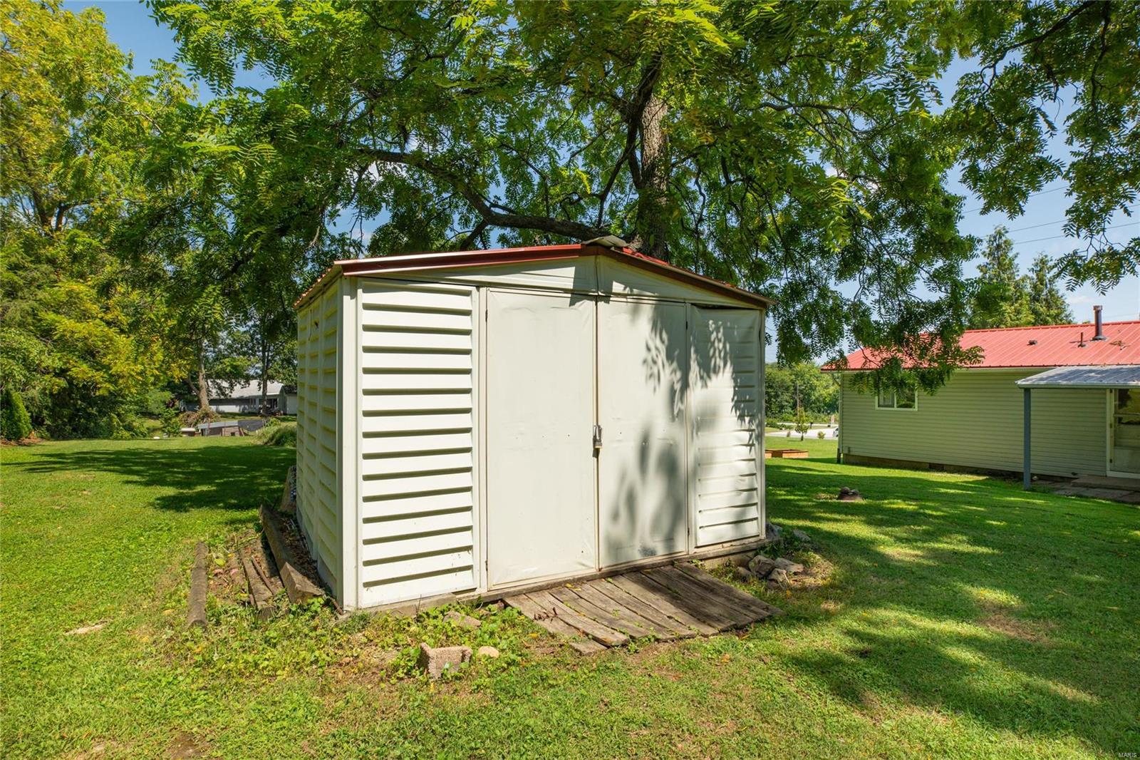 1716 Old Bus Line Road Hillsboro, IL 62049 - Photo 8 of 27 Gallery Image 8