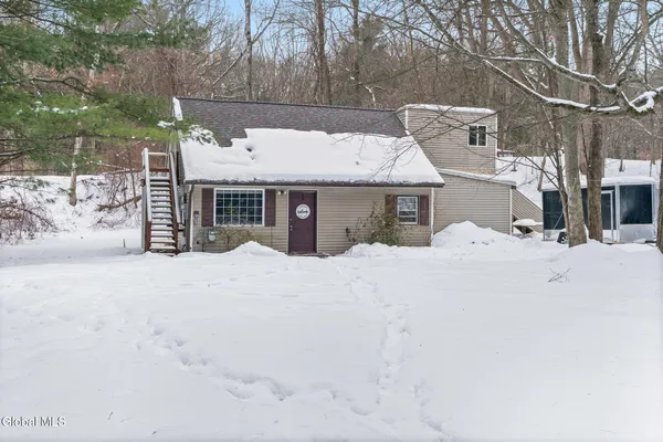 $284,200 | 147 Beach Road, Halfmoon, NY 12065