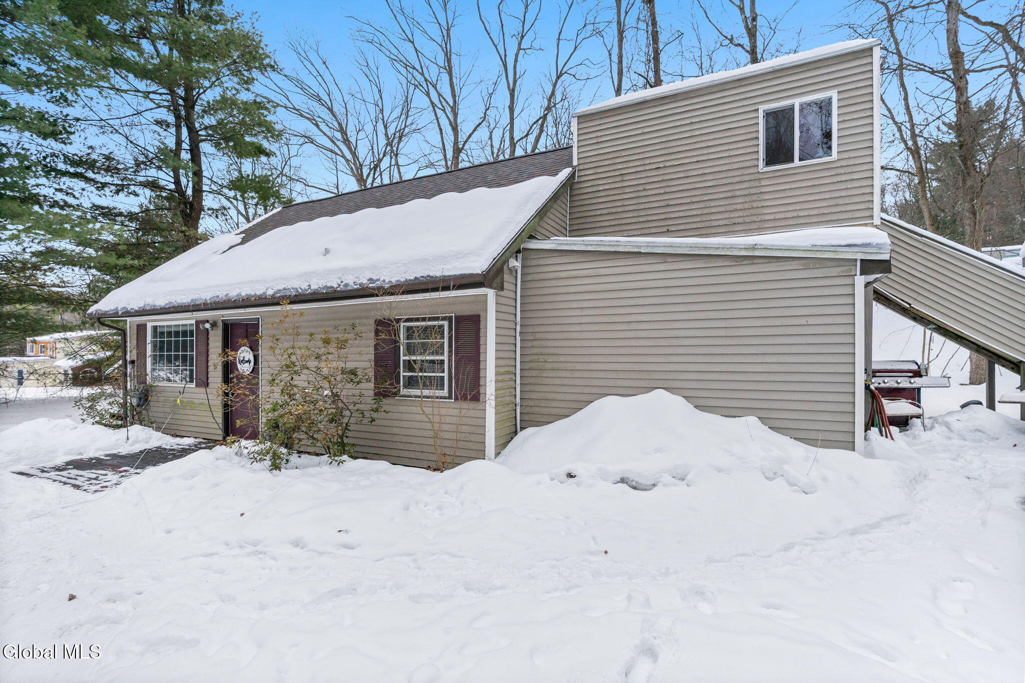147 Beach Road Halfmoon, NY 12065 - Photo 2 of 33 1-web-or-mls-147-beach-rd