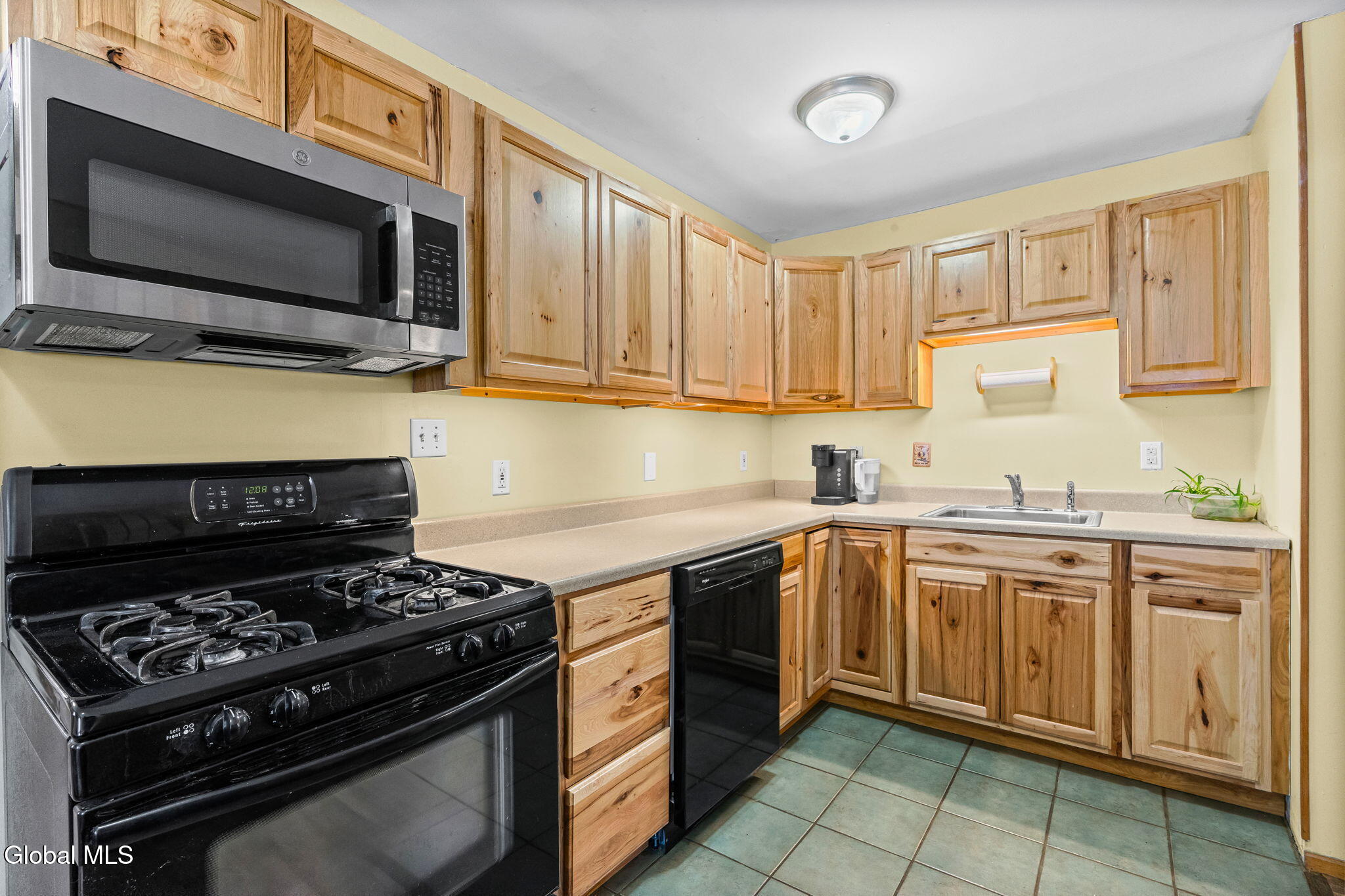 147 Beach Road Halfmoon, NY 12065 - Photo 5 of 33 12-web-or-mls-147-beach-rd