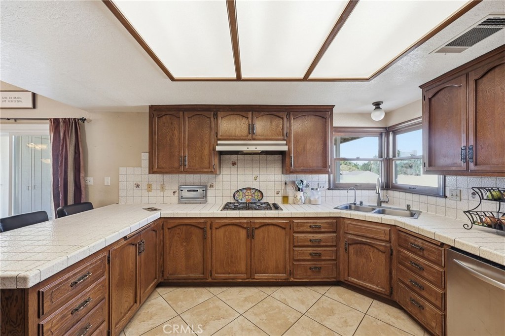 11135 Old Fashion Way Riverside, CA 92503 - Photo 11 of 47