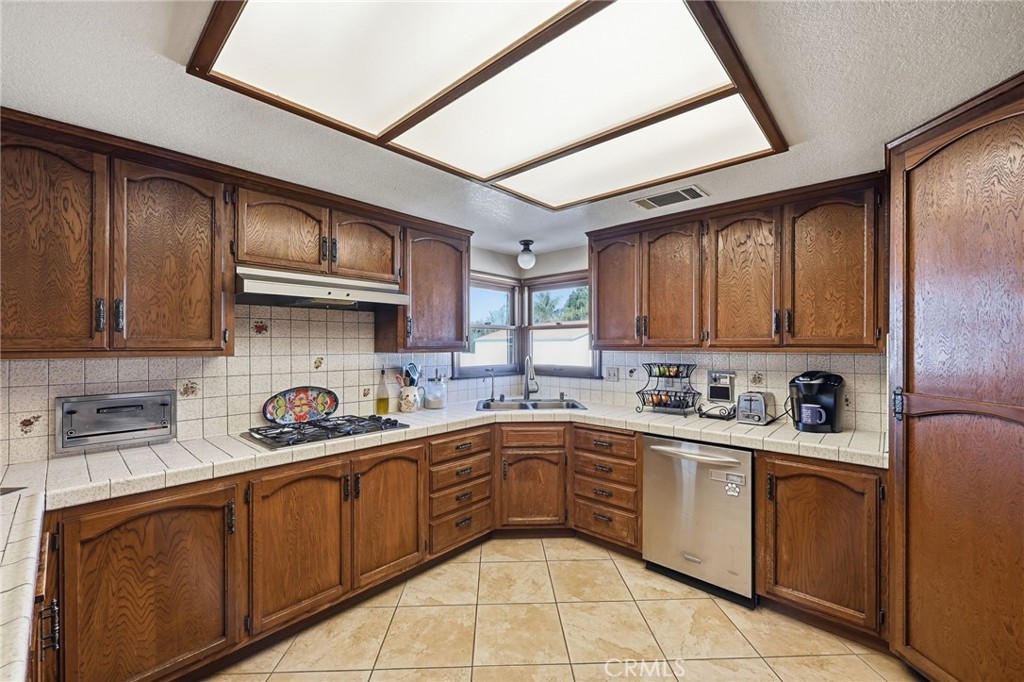 11135 Old Fashion Way Riverside, CA 92503 - Photo 15 of 47