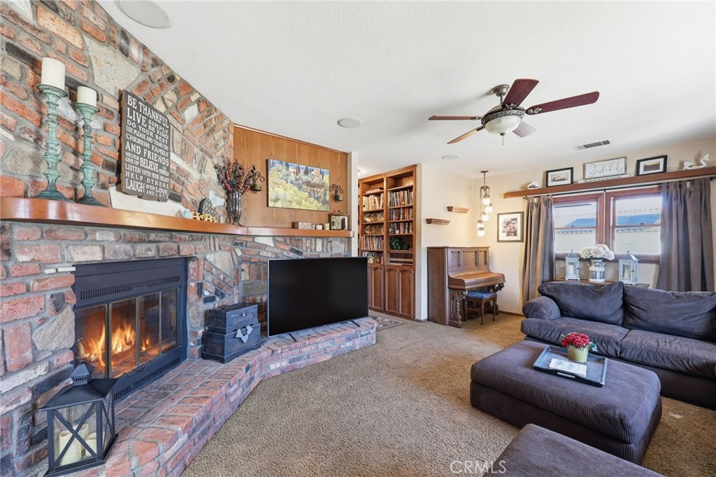 11135 Old Fashion Way Riverside, CA 92503 - Photo 4 of 47